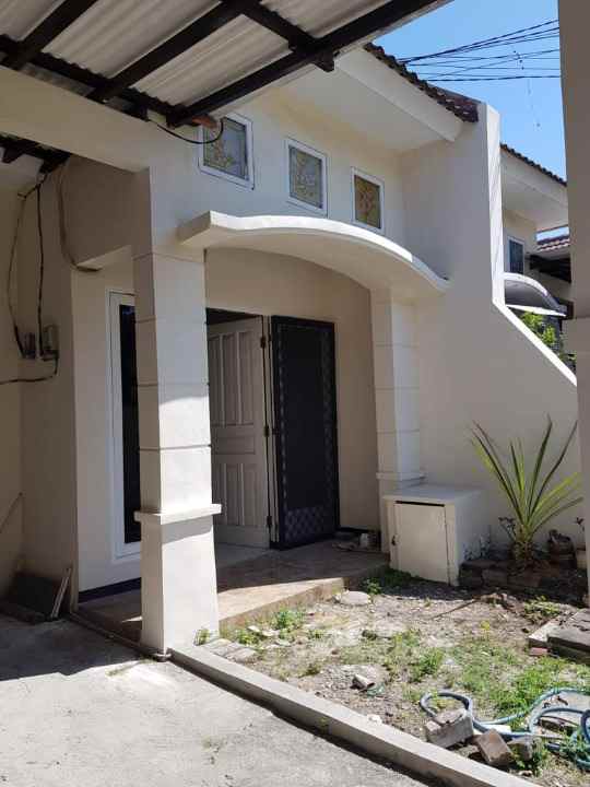 dijual rumah nirwana eksekutif