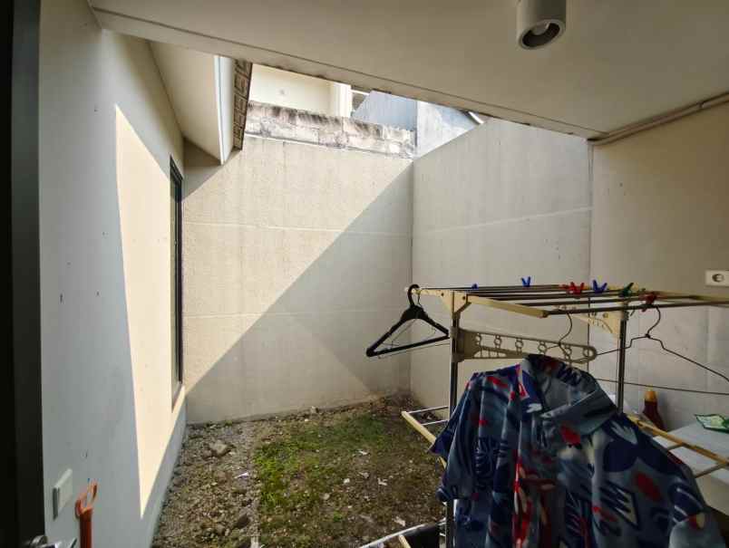 dijual rumah northwest lake