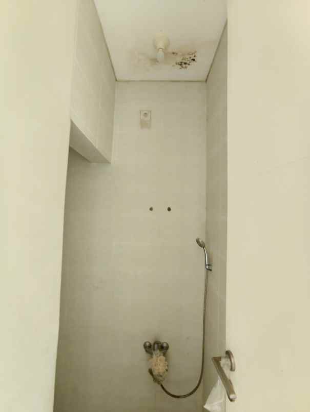 dijual rumah northwest lake