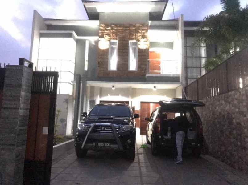 dijual rumah padaasih