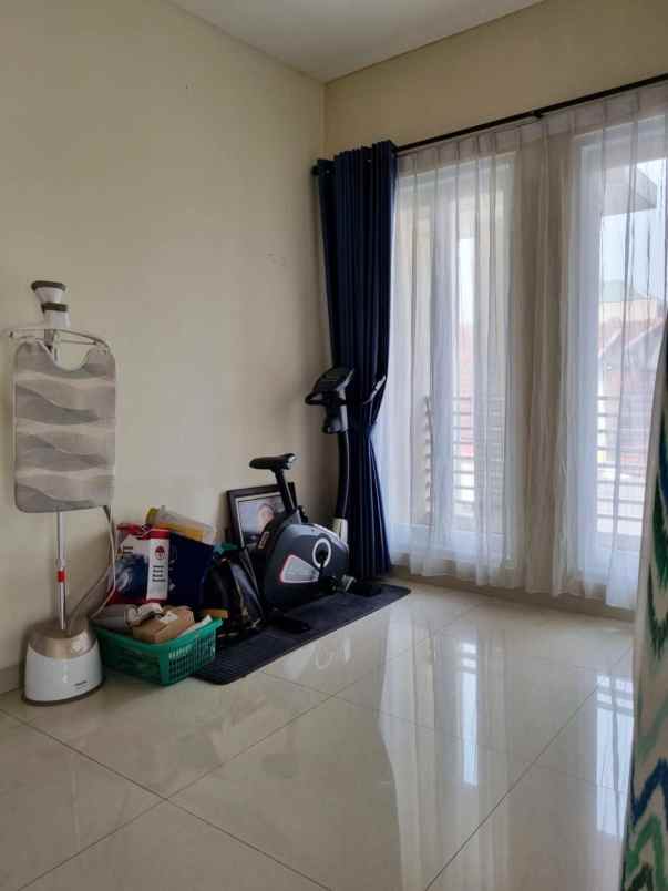 dijual rumah padurenan