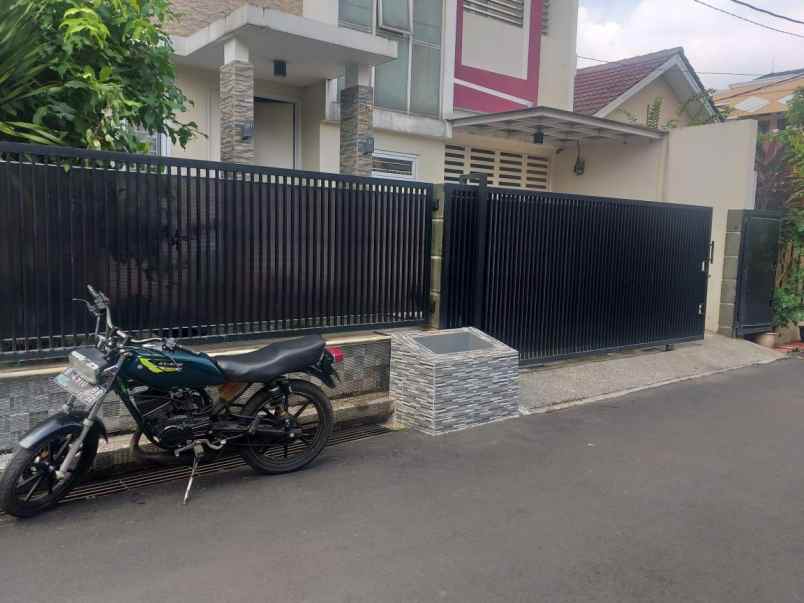 dijual rumah padurenan