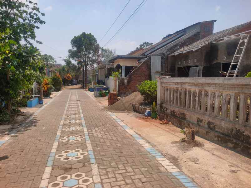 dijual rumah pakis