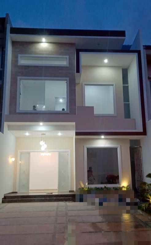 dijual rumah pakuwon city