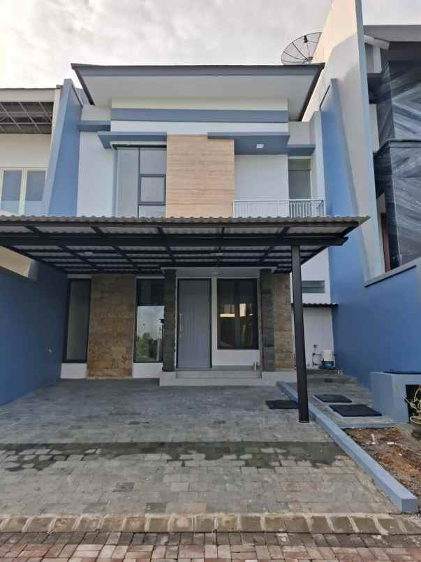 dijual rumah pakuwon city