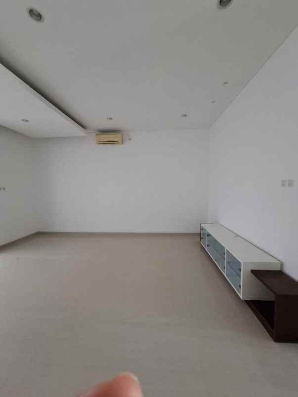 dijual rumah pakuwon city