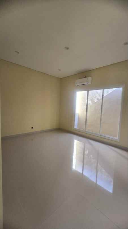 dijual rumah pakuwon city