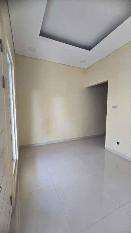 dijual rumah pakuwon city