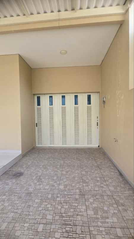 dijual rumah pakuwon city