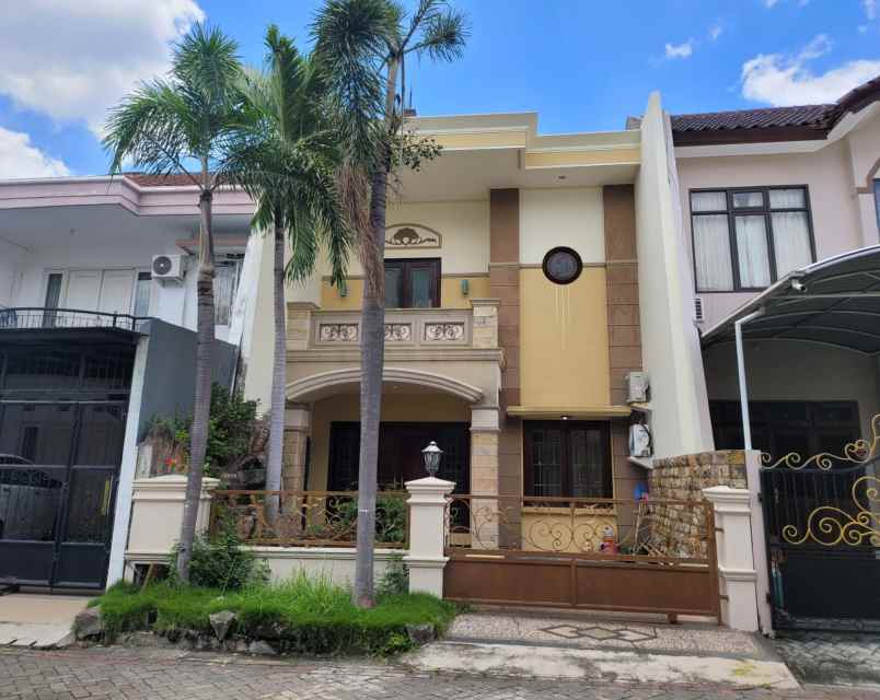 dijual rumah pakuwon city taman mutiara