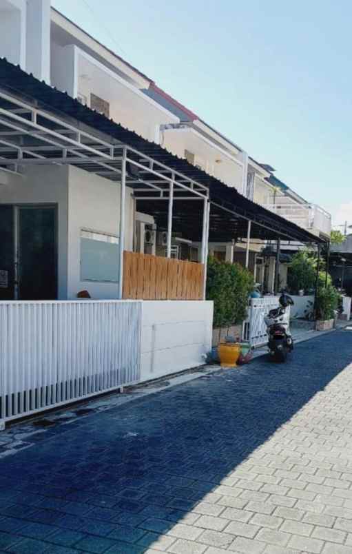 dijual rumah pakuwon city villa westwood