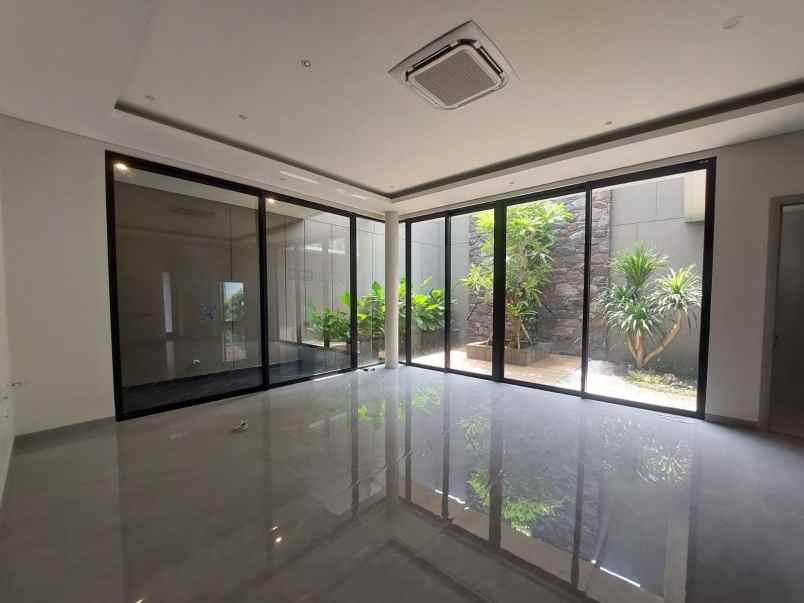 dijual rumah pakuwon indah imperial