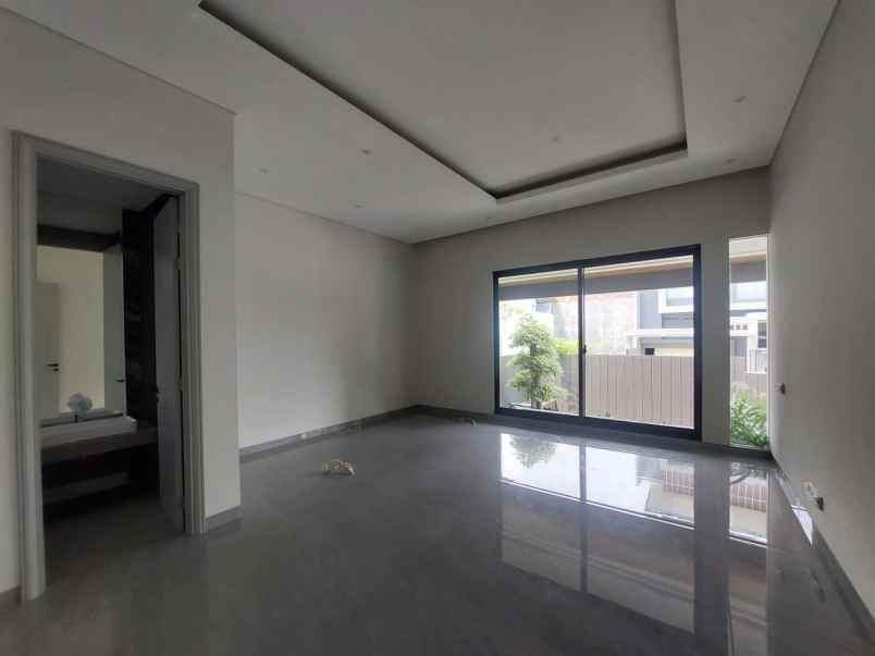 dijual rumah pakuwon indah imperial