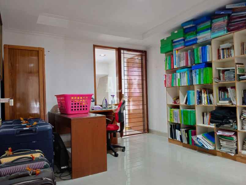 dijual rumah palmerah jakarta pusat
