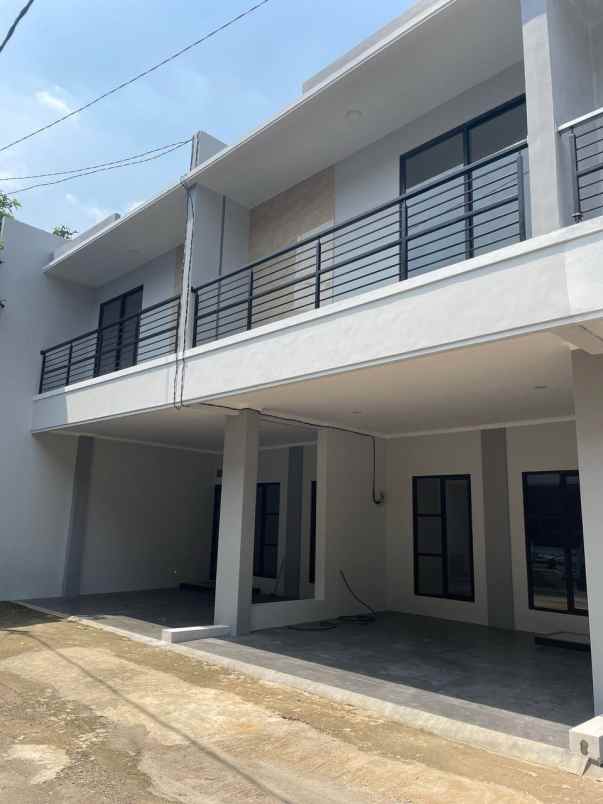 dijual rumah paninggilan