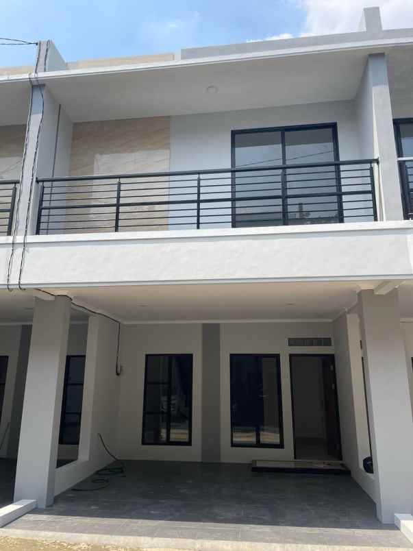 dijual rumah paninggilan