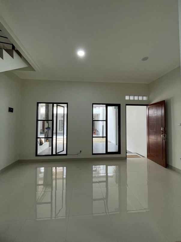 dijual rumah paninggilan