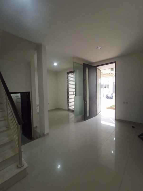 dijual rumah pantai mentari