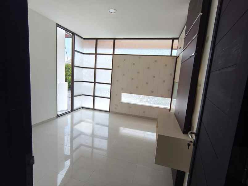 dijual rumah pantai mentari