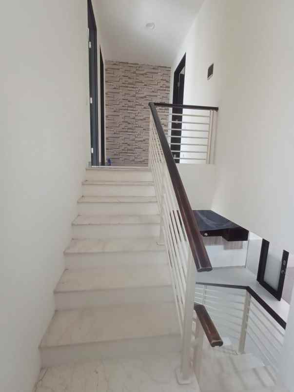 dijual rumah pantai mentari