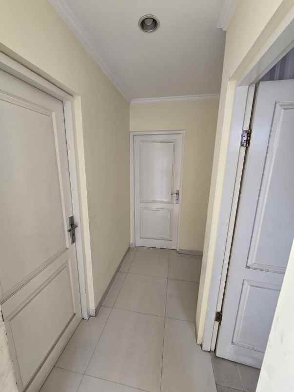 dijual rumah panunggangan barat