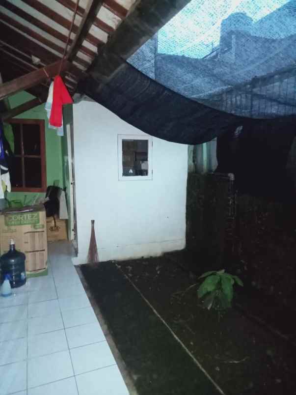 dijual rumah permana