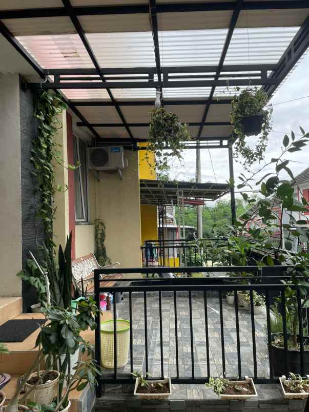 dijual rumah perum graha veteran a28