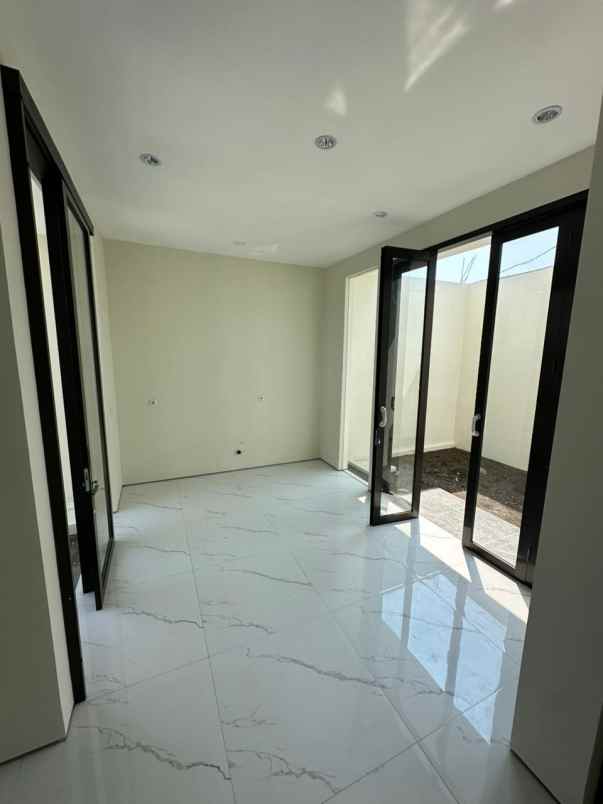 dijual rumah perum sabella praya