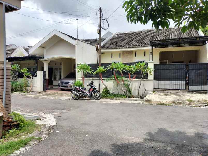 dijual rumah perumahan bukit permai