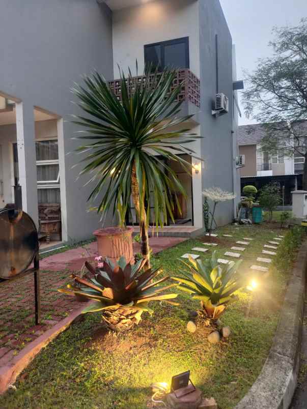 dijual rumah perumahan grand wisata