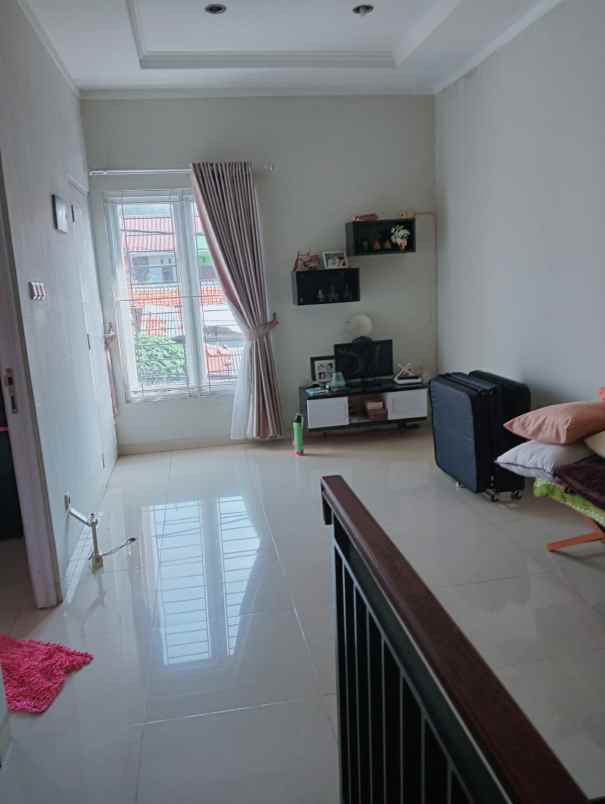 dijual rumah perumahan nuri bintaro