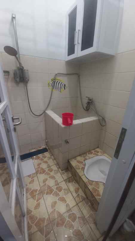 dijual rumah perumahan royal ketintang