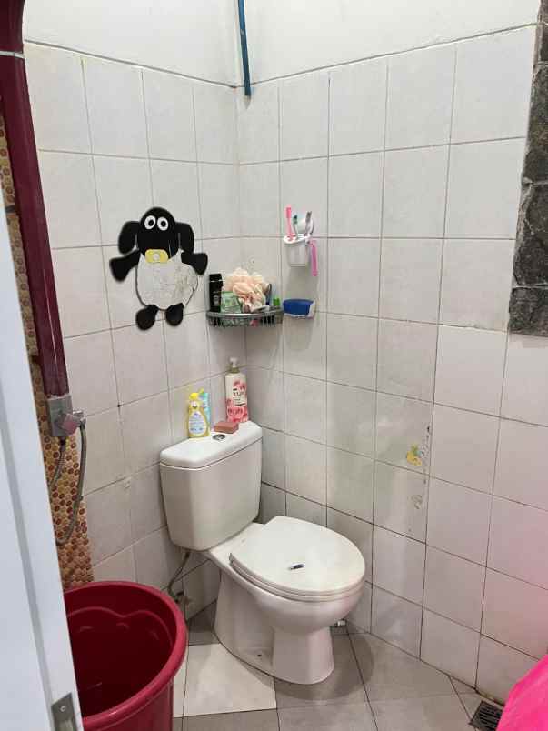 dijual rumah perumahan royal ketintang