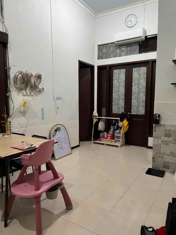 dijual rumah perumahan royal ketintang