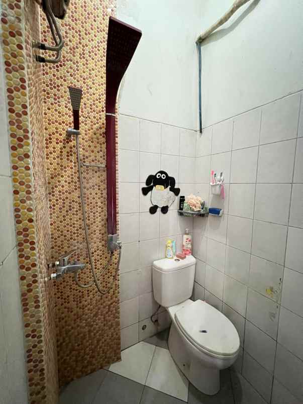 dijual rumah perumahan royal ketintang