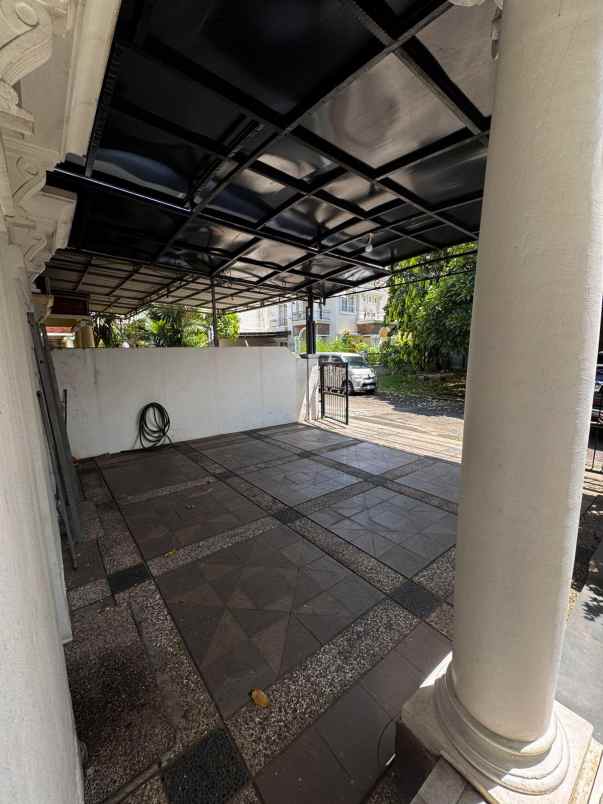 dijual rumah perumahan royal residence