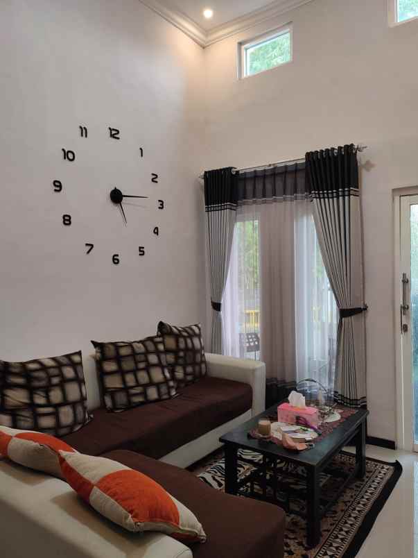 dijual rumah perumahan villa bukit