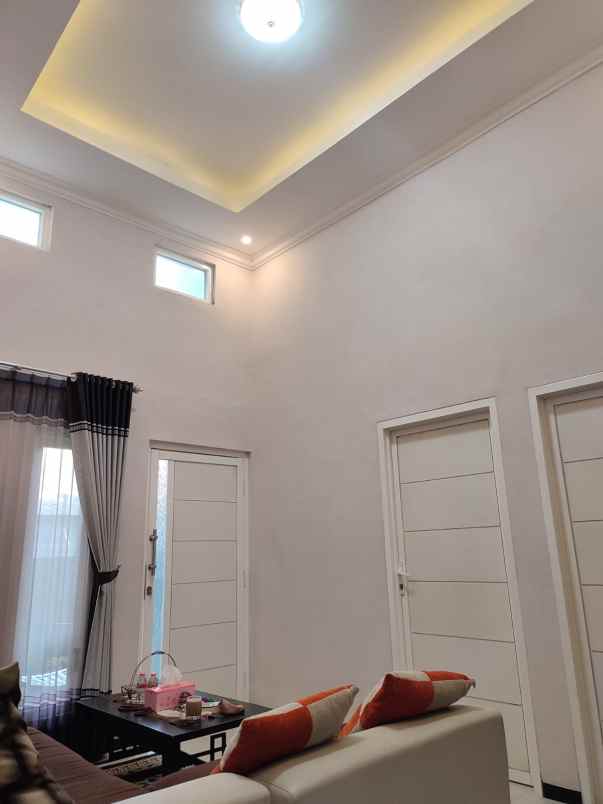 dijual rumah perumahan villa bukit