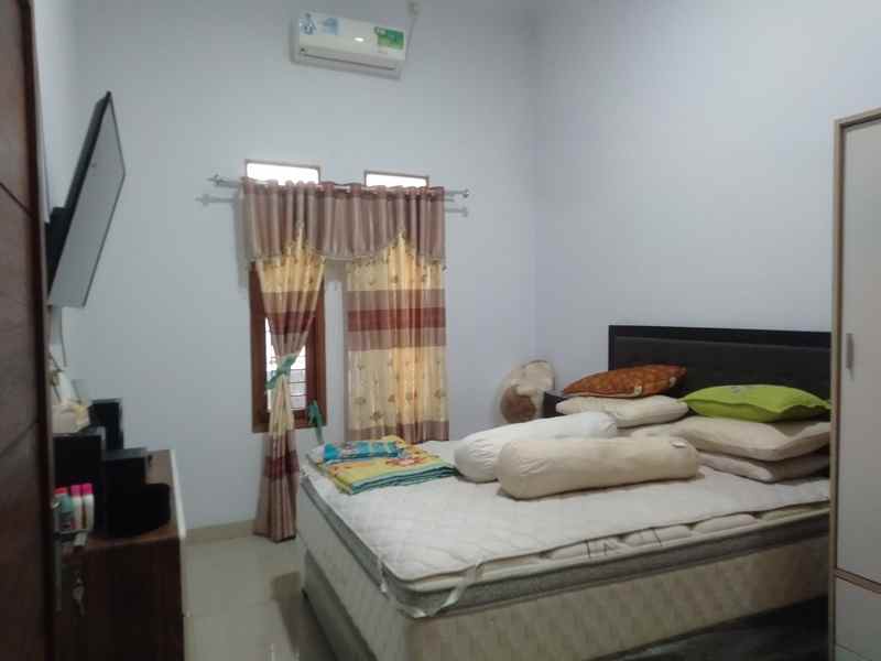 dijual rumah perumnas 1 cibodas