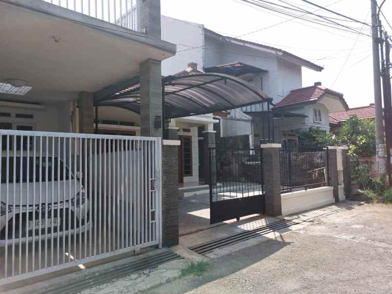 dijual rumah pinus regency soekarno