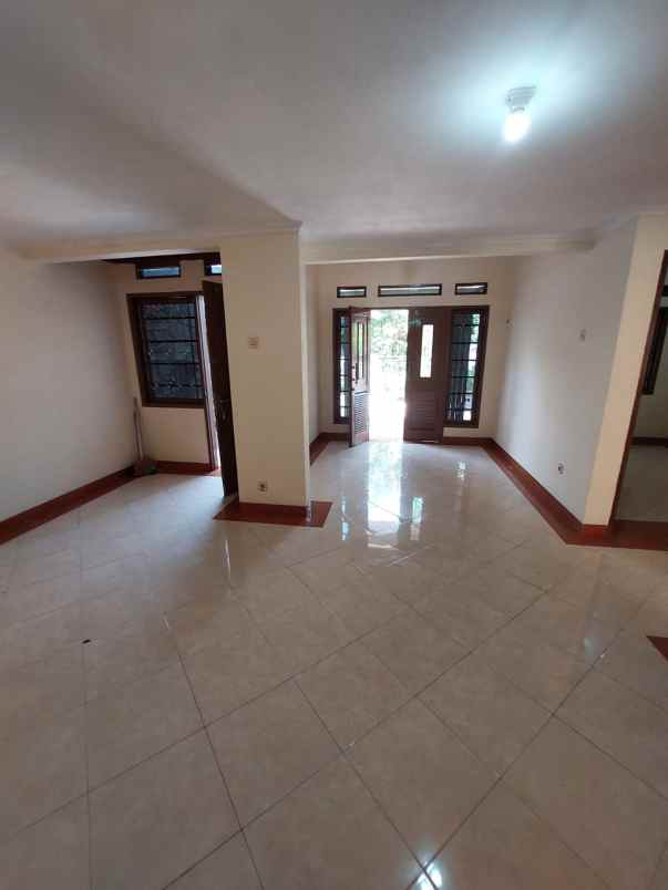 dijual rumah pinus regency soekarno