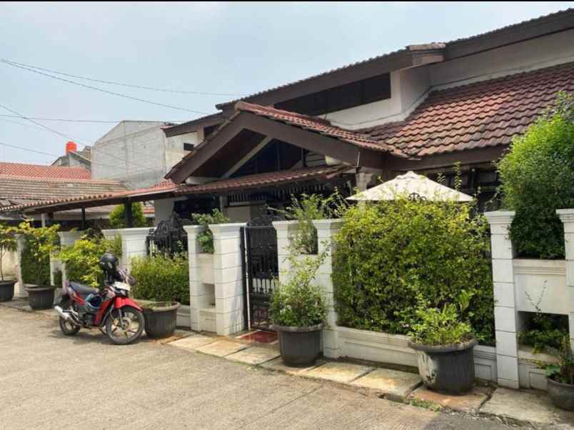 dijual rumah pondok aren