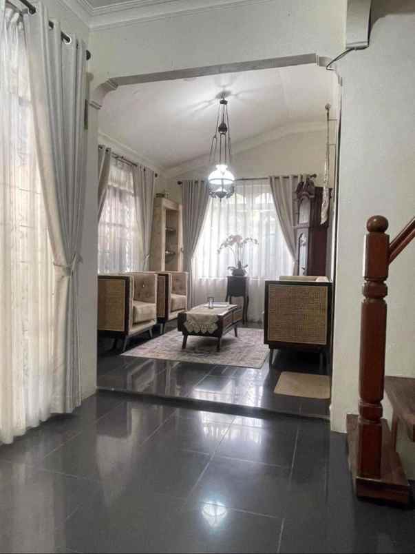 dijual rumah pondok aren