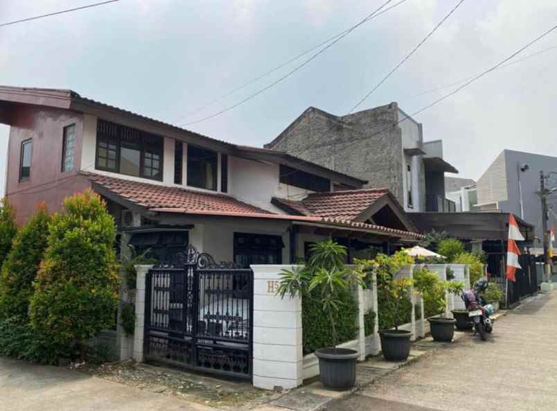 dijual rumah pondok aren