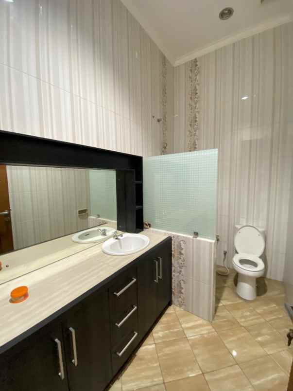dijual rumah pondok kelapa