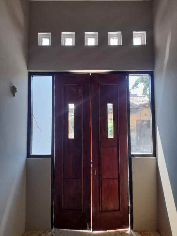 dijual rumah pucanggading