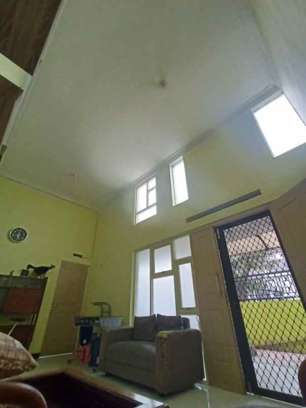 dijual rumah puri surya jaya cluster