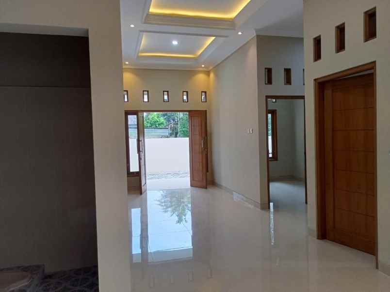 dijual rumah purwomartani kec kalasan