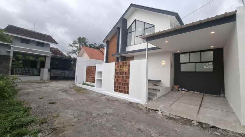 dijual rumah purwomartani kec kalasan