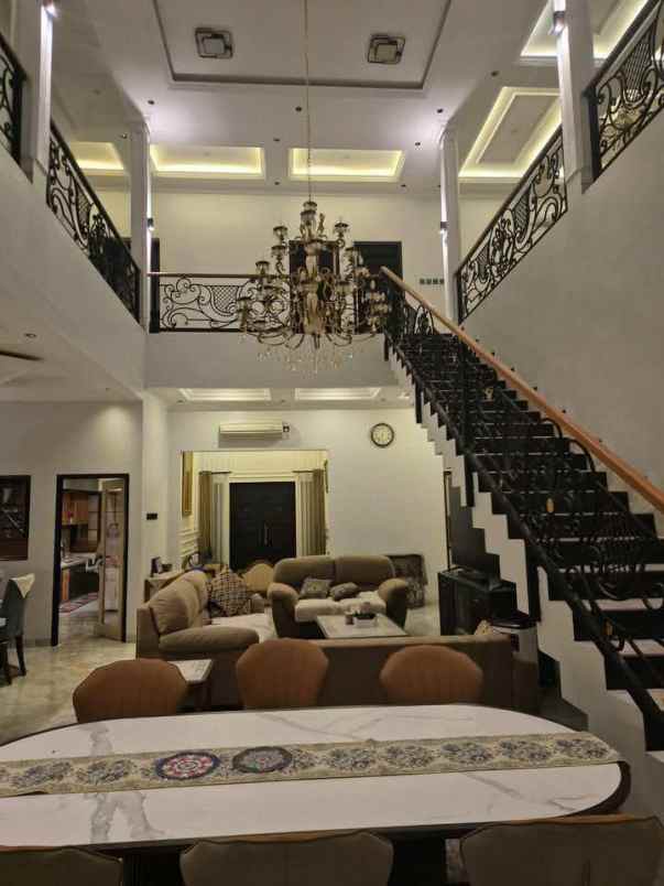 dijual rumah raffles hills cibubur